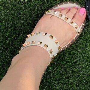 ! SHUSHOP - DEBORAH NUDE STUD SANDALS